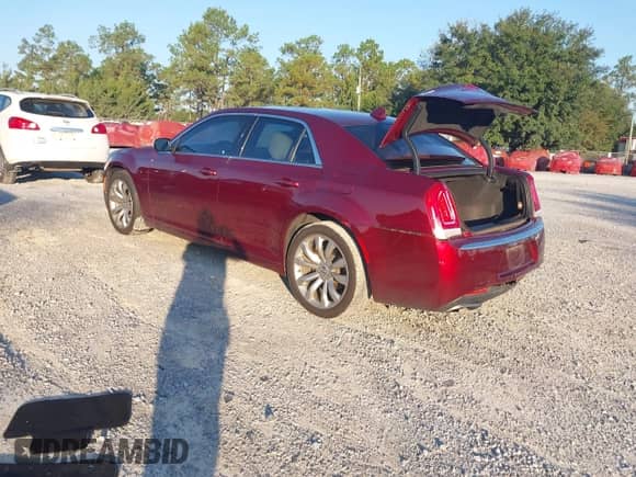 2019 Chrysler 300 Touring с VIN 2C3CCAAG7KH590108, выставлен на аукционе IAAI как лот 43315946 с пробегом 117 796 миль миль и . История ставок и продаж доступна на DreamBid. Изображение 3.