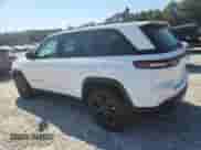 2024 Jeep Grand Cherokee Altitude z VIN 1C4RJGAG5RC261080, wystawiony jako Copart lot #70548745 z przebiegiem 4 769 mil mil oraz Szkoda całkowita • Salvage title. Historia ofert i sprzedaży dostępna na DreamBid. Obrazek 2.