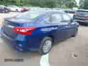 2019 Nissan Sentra SV z VIN 3N1AB7AP1KY355659, wystawiony jako IAAI lot #42922371 z przebiegiem 115 411 mil mil oraz . Historia ofert i sprzedaży dostępna na DreamBid. Obrazek 4.