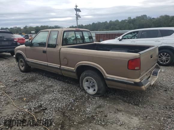 1997 Chevrolet S-10 LS с VIN 1GCCS19X6V8171454, выставлен на аукционе Copart как лот 85828805 с пробегом 126 864 миль миль и Чистый • Clean title. История ставок и продаж доступна на DreamBid. Изображение 2.