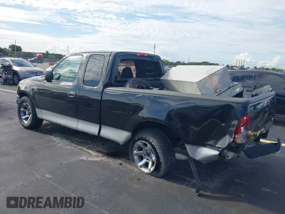 2004 Ford F-150 XL z VIN 2FTRX17254CA75064, wystawiony jako IAAI lot #42710599 z przebiegiem 196 110 mil mil oraz . Historia ofert i sprzedaży dostępna na DreamBid. Obrazek 3.