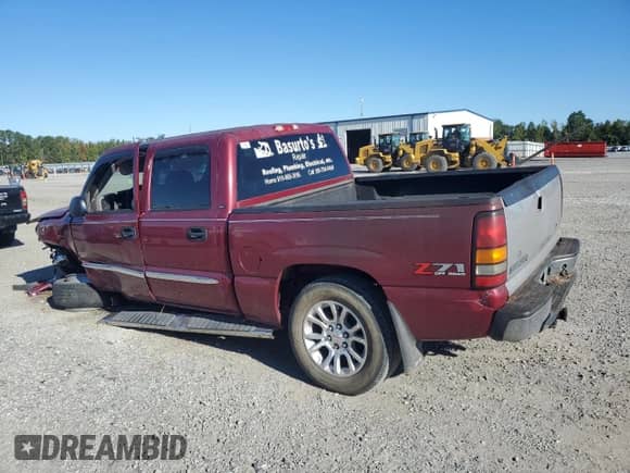2005 GMC Sierra 1500 SLE with VIN 2GTEK13T951274630, listed as a Copart auction lot 82576965 with 294,879 mi miles and Salvage title. Bid and sale history available at DreamBid. Image 2.