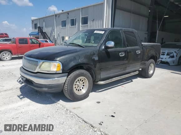 2002 Ford F-150 XLT с VIN 1FTRW07L22KB04146, выставлен на аукционе Copart как лот 69320515 с пробегом 189 839 миль миль и Списание • Salvage title. История ставок и продаж доступна на DreamBid. Изображение 1.