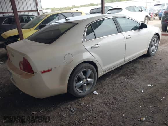 2010 Chevrolet Malibu 2LT z VIN 1G1ZD5EB6AF143030, wystawiony jako IAAI lot #43394355 z przebiegiem 112 558 mil mil oraz . Historia ofert i sprzedaży dostępna na DreamBid. Obrazek 4.