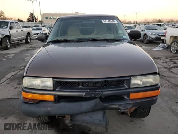 2000 Chevrolet Blazer LS z VIN 1GNCS13W7YK218263, wystawiony jako Copart lot #80774144 z przebiegiem 76 764 mil mil oraz Szkoda całkowita • Salvage title. Historia ofert i sprzedaży dostępna na DreamBid. Obrazek 5.