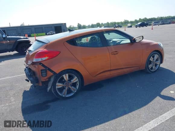 2016 Hyundai Veloster с VIN KMHTC6AD8GU281049, выставлен на аукционе IAAI как лот 42952329 с пробегом 125 190 миль миль и . История ставок и продаж доступна на DreamBid. Изображение 4.