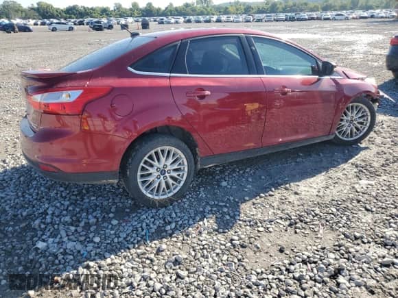 2014 Ford Focus Titanium с VIN 1FADP3J21EL349310, выставлен на аукционе Copart как лот 81762555 с пробегом 172 196 миль миль и На запчасти • Non repairable. История ставок и продаж доступна на DreamBid. Изображение 3.