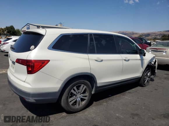 2017 Honda Pilot EX with VIN 5FNYF5H32HB007865, listed as a Copart auction lot 70576475 with 131,665 mi miles and Salvage title. Bid and sale history available at DreamBid. Image 3.