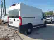 2019 Ram ProMaster Cargo z VIN 3C6TRVCG7KE502322, wystawiony jako IAAI lot #41863824 z przebiegiem 355 881 mil mil oraz . Historia ofert i sprzedaży dostępna na DreamBid. Obrazek 4.