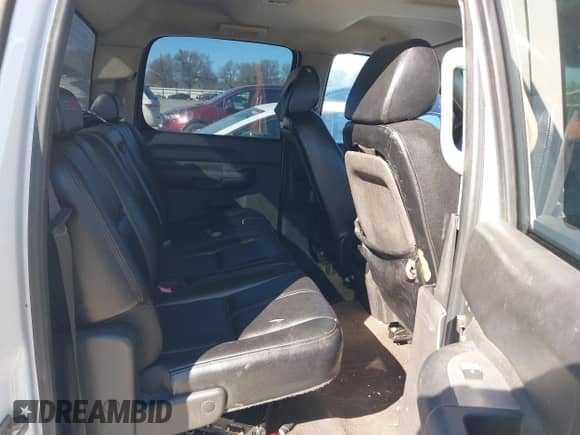 2008 GMC Sierra 1500 SLE1 z VIN 3GTEC13J48G183191, wystawiony jako IAAI lot #41400811 z przebiegiem 249 798 mil mil oraz . Historia ofert i sprzedaży dostępna na DreamBid. Obrazek 8.