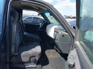 2002 Chevrolet Silverado 1500 z VIN 1GCEC14V32Z127638, wystawiony jako IAAI lot #43279822 z przebiegiem Nie podano mil oraz . Historia ofert i sprzedaży dostępna na DreamBid. Obrazek 5.