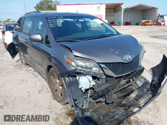 2017 Toyota Sienna SE with VIN 5TDXZ3DC3HS797587, listed as a IAAI auction lot 42846571 with 154,624 mi miles and . Bid and sale history available at DreamBid. Image 1.