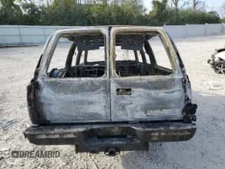 1999 Chevrolet Suburban с VIN 1GNFK16R1XJ561447, выставлен на аукционе Copart как лот 74590204 с пробегом Не указан миль и На запчасти • Non repairable. История ставок и продаж доступна на DreamBid. Изображение 6.