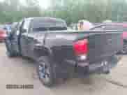 2018 Toyota Tacoma SR5 z VIN 5TFSZ5AN7JX129318, wystawiony jako IAAI lot #42318892 z przebiegiem 78 613 mil mil oraz . Historia ofert i sprzedaży dostępna na DreamBid. Obrazek 3.