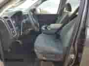 2019 Ram 1500 Tradesman z VIN 1C6RR6FT0KS500854, wystawiony jako Copart lot #70329365 z przebiegiem 42 151 mil mil oraz Szkoda całkowita • Salvage title. Historia ofert i sprzedaży dostępna na DreamBid. Obrazek 7.