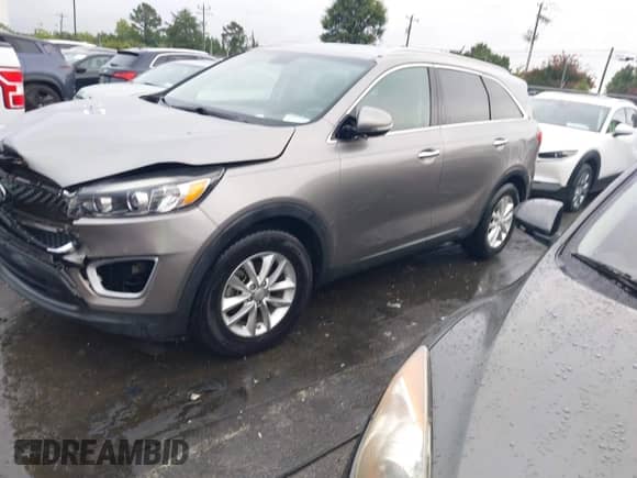 2017 Kia Sorento LX z VIN 5XYPG4A34HG298309, wystawiony jako IAAI lot #43013503 z przebiegiem 150 581 mil mil oraz . Historia ofert i sprzedaży dostępna na DreamBid. Obrazek 17.