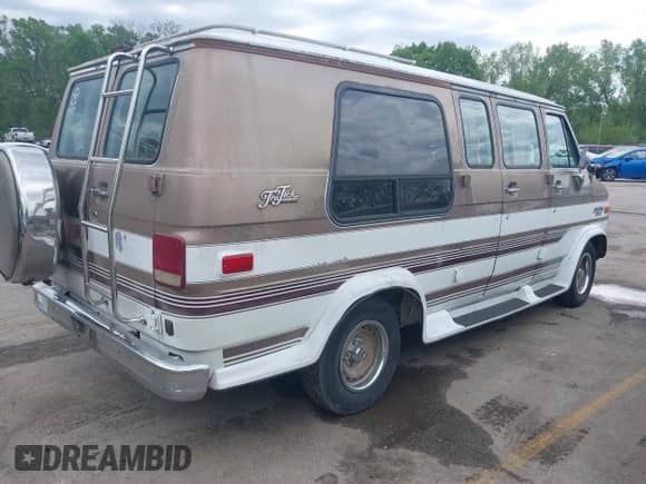 1989 Chevrolet Chevy Van with VIN 1GBEG25K3K7108022, listed as a IAAI auction lot 42105947 with 51,822 mi miles and . Bid and sale history available at DreamBid. Image 4.