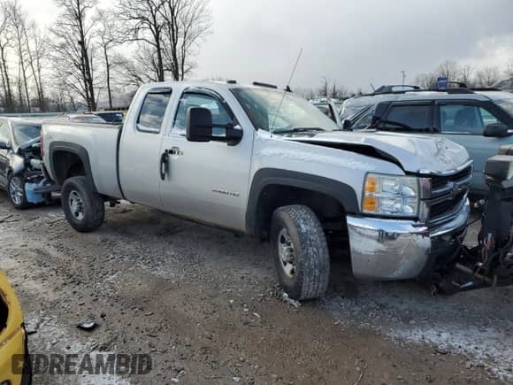 2010 Chevrolet Silverado 2500HD Work Truck z VIN 1GC5KVBG1AZ256569, wystawiony jako Copart lot #84205604 z przebiegiem Nie podano mil oraz Szkoda całkowita • Salvage title. Historia ofert i sprzedaży dostępna na DreamBid. Obrazek 4.