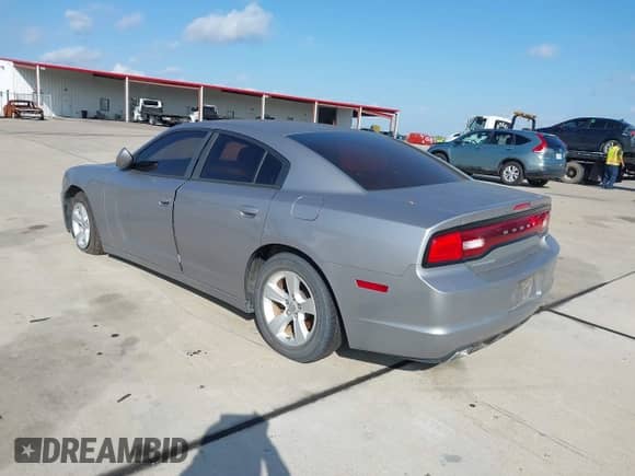 2014 Dodge Charger SE z VIN 2C3CDXBG9EH192983, wystawiony jako IAAI lot #43553133 z przebiegiem 124 512 mil mil oraz . Historia ofert i sprzedaży dostępna na DreamBid. Obrazek 3.