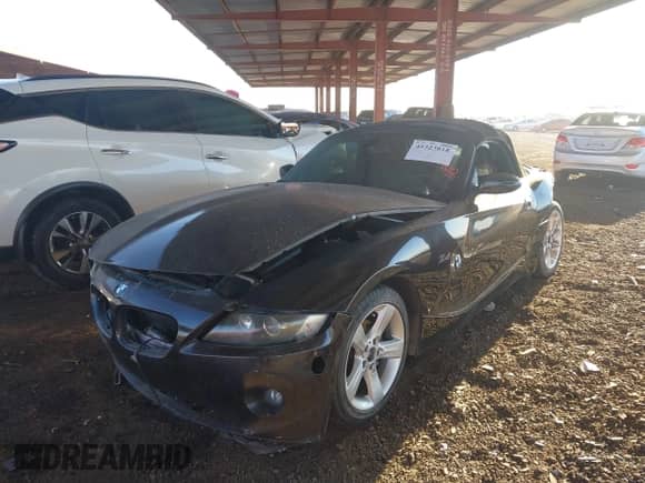 2005 BMW Z4 2.5i with VIN 4USBT33535LR71163, listed as a IAAI auction lot 41323818 with Not provided miles and . Bid and sale history available at DreamBid. Image 2.