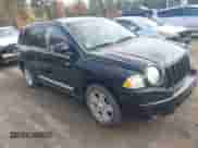 2010 Jeep Compass Sport z VIN 1J4NT1FB2AD626374, wystawiony jako IAAI lot #43506478 z przebiegiem 126 473 mil mil oraz . Historia ofert i sprzedaży dostępna na DreamBid. Obrazek 1.