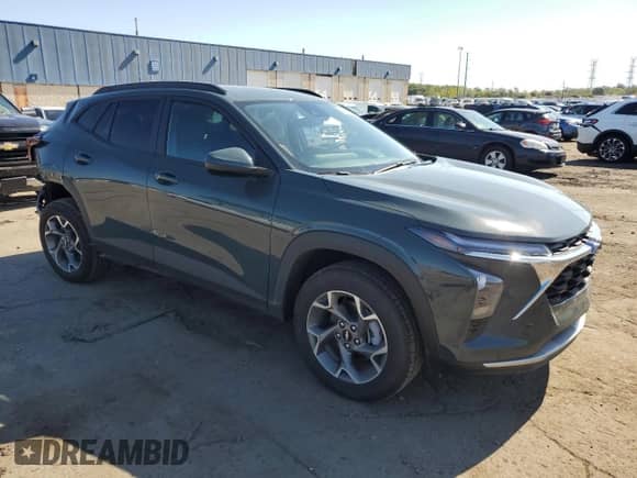 2025 Chevrolet Trax LT with VIN KL77LHEP8SC210080, listed as a Copart auction lot 84422945 with 3,424 mi miles and Salvage title. Bid and sale history available at DreamBid. Image 4.