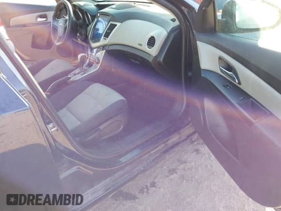 2015 Chevrolet Cruze LS с VIN 1G1PA5SH2F7160370, выставлен на аукционе IAAI как лот 43439009 с пробегом 104 344 миль миль и . История ставок и продаж доступна на DreamBid. Изображение 5.