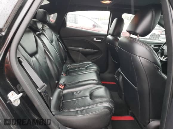 2013 Dodge Dart Limited z VIN 1C3CDFCHXDD132255, wystawiony jako Copart lot #73594094 z przebiegiem 133 517 mil mil oraz Czysty tytuł • Clean title. Historia ofert i sprzedaży dostępna na DreamBid. Obrazek 10.