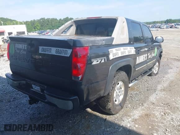 2005 Chevrolet Avalanche Z71 z VIN 3GNEK12Z45G104342, wystawiony jako IAAI lot #42466769 z przebiegiem 331 372 mil mil oraz . Historia ofert i sprzedaży dostępna na DreamBid. Obrazek 4.