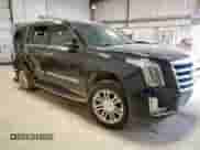 2018 Cadillac Escalade z VIN 1GYS3AKJ9JR223902, wystawiony jako Copart lot #57002475 z przebiegiem 62 249 mil mil oraz Szkoda całkowita • Salvage title. Historia ofert i sprzedaży dostępna na DreamBid. Obrazek 4.