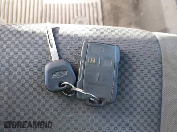 2016 Chevrolet Silverado 1500 LT z VIN 1GCVKREC6GZ246936, wystawiony jako IAAI lot #43313650 z przebiegiem 154 825 mil mil oraz . Historia ofert i sprzedaży dostępna na DreamBid. Obrazek 11.