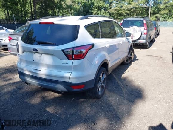 2017 Ford Escape SE с VIN 1FMCU9G97HUB97047, выставлен на аукционе IAAI как лот 43084785 с пробегом 64 981 миль миль и . История ставок и продаж доступна на DreamBid. Изображение 4.