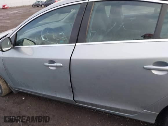 2012 Volvo S60 T6 с VIN YV1902FH7C2105461, выставлен на аукционе IAAI как лот 41323392 с пробегом 98 059 миль миль и . История ставок и продаж доступна на DreamBid. Изображение 14.