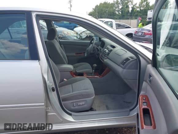 2005 Toyota Camry STD с VIN 4T1BE32K15U956271, выставлен на аукционе IAAI как лот 42990092 с пробегом 145 586 миль миль и . История ставок и продаж доступна на DreamBid. Изображение 5.