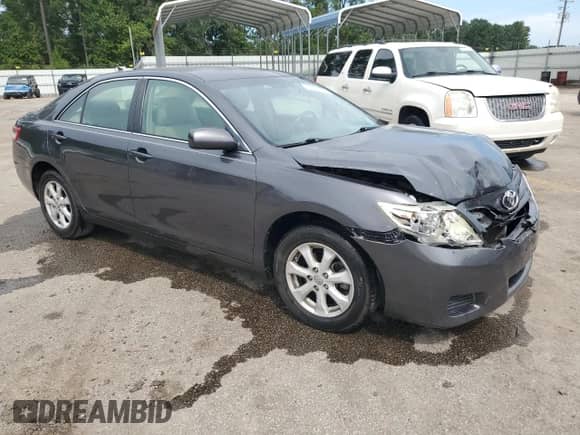 2010 Toyota Camry XLE z VIN 4T1BF3EK3AU035804, wystawiony jako Copart lot #70759305 z przebiegiem 146 929 mil mil oraz Szkoda całkowita • Salvage title. Historia ofert i sprzedaży dostępna na DreamBid. Obrazek 4.
