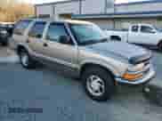 1998 Chevrolet Blazer LT z VIN 1GNDT13W2W2236765, wystawiony jako Copart lot #88902125 z przebiegiem 227 773 mil mil oraz Szkoda całkowita • Salvage title. Historia ofert i sprzedaży dostępna na DreamBid. Obrazek 4.