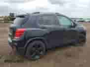 2018 Chevrolet Trax Premier с VIN KL7CJRSB2JB703275, выставлен на аукционе Copart как лот 61264265 с пробегом 63 813 миль миль и Списание • Salvage title. История ставок и продаж доступна на DreamBid. Изображение 3.