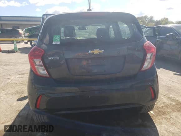 2021 Chevrolet Spark LS z VIN KL8CA6SA8MC705516, wystawiony jako Copart lot #84960805 z przebiegiem 69 221 mil mil oraz Czysty tytuł • Clean title. Historia ofert i sprzedaży dostępna na DreamBid. Obrazek 6.