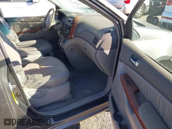 2004 Toyota Sienna XLE z VIN 5TDZA22C14S100148, wystawiony jako IAAI lot #43466057 z przebiegiem 117 265 mil mil oraz . Historia ofert i sprzedaży dostępna na DreamBid. Obrazek 5.