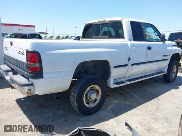 1999 Dodge 2500 с VIN 3B7KF23Z6XG222948, выставлен на аукционе IAAI как лот 42359116 с пробегом 167 036 миль миль и . История ставок и продаж доступна на DreamBid. Изображение 4.