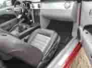 2009 Ford Mustang GT z VIN 1ZVHT85H395116989, wystawiony jako Copart lot #44259475 z przebiegiem 98 104 mil mil oraz Szkoda całkowita • Salvage title. Historia ofert i sprzedaży dostępna na DreamBid. Obrazek 8.