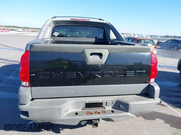 2002 Chevrolet Avalanche with VIN 3GNEK13T82G272572, listed as a IAAI auction lot 43380550 with 197,793 mi miles and . Bid and sale history available at DreamBid. Image 16.