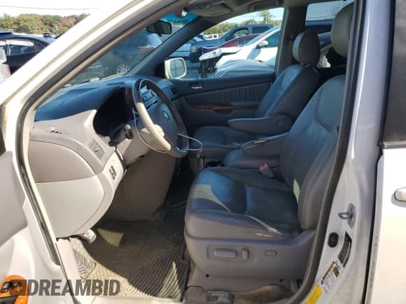 2008 Toyota Sienna XLE z VIN 5TDBK22C48S013140, wystawiony jako Copart lot #82371135 z przebiegiem 233 776 mil mil oraz Czysty tytuł • Clean title. Historia ofert i sprzedaży dostępna na DreamBid. Obrazek 7.