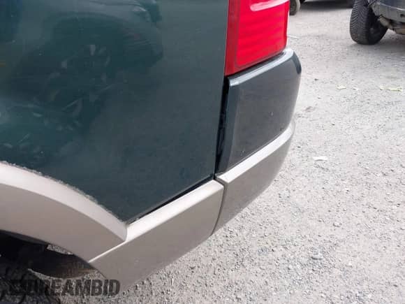 2002 Ford Explorer Eddie Bauer with VIN 1FMZU64E02UB15628, listed as a IAAI auction lot 42878202 with 111,169 mi miles and . Bid and sale history available at DreamBid. Image 6.