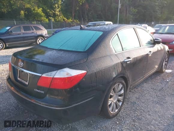 2009 Hyundai Genesis with VIN KMHGC46E69U041038, listed as a IAAI auction lot 42814164 with 159,407 mi miles and . Bid and sale history available at DreamBid. Image 4.