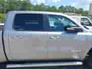 2020 Ram 1500 Big Horn z VIN 1C6SRFFT8LN394431, wystawiony jako IAAI lot #42743100 z przebiegiem 92 181 mil mil oraz . Historia ofert i sprzedaży dostępna na DreamBid. Obrazek 14.