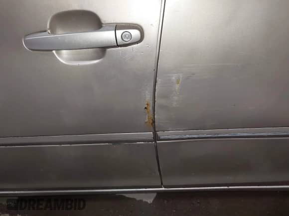 2005 Toyota Camry LE z VIN 4T1BE30K95U599036, wystawiony jako IAAI lot #43037860 z przebiegiem 223 232 mil mil oraz . Historia ofert i sprzedaży dostępna na DreamBid. Obrazek 12.