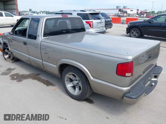 2002 Chevrolet S-10 LS с VIN 1GCCS19W428108940, выставлен на аукционе IAAI как лот 42546758 с пробегом 242 492 миль миль и . История ставок и продаж доступна на DreamBid. Изображение 3.