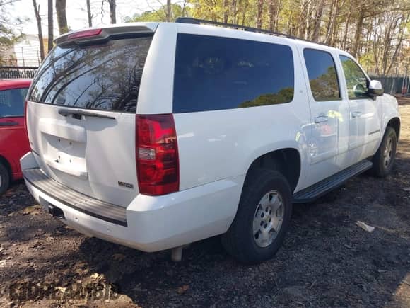 2008 Chevrolet Suburban 2LT z VIN 3GNFK16358G148557, wystawiony jako IAAI lot #41839533 z przebiegiem 231 962 mil mil oraz . Historia ofert i sprzedaży dostępna na DreamBid. Obrazek 4.