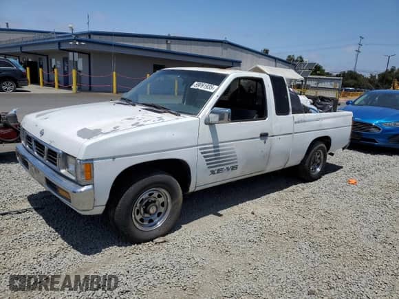 1995 Nissan Frontier XE z VIN 1N6HD16S9SC460861, wystawiony jako Copart lot #59061935 z przebiegiem 176 214 mil mil oraz Czysty tytuł • Clean title. Historia ofert i sprzedaży dostępna na DreamBid. Obrazek 1.